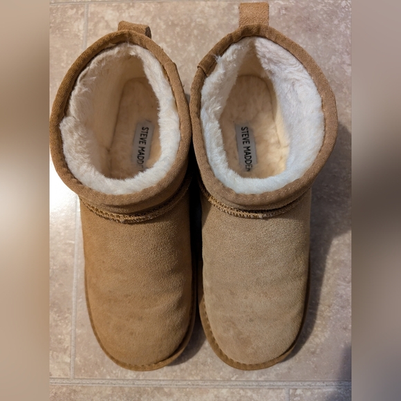 🤎 Steve Madden Faux Fur Lined Suede Booties - Picture 6 of 12